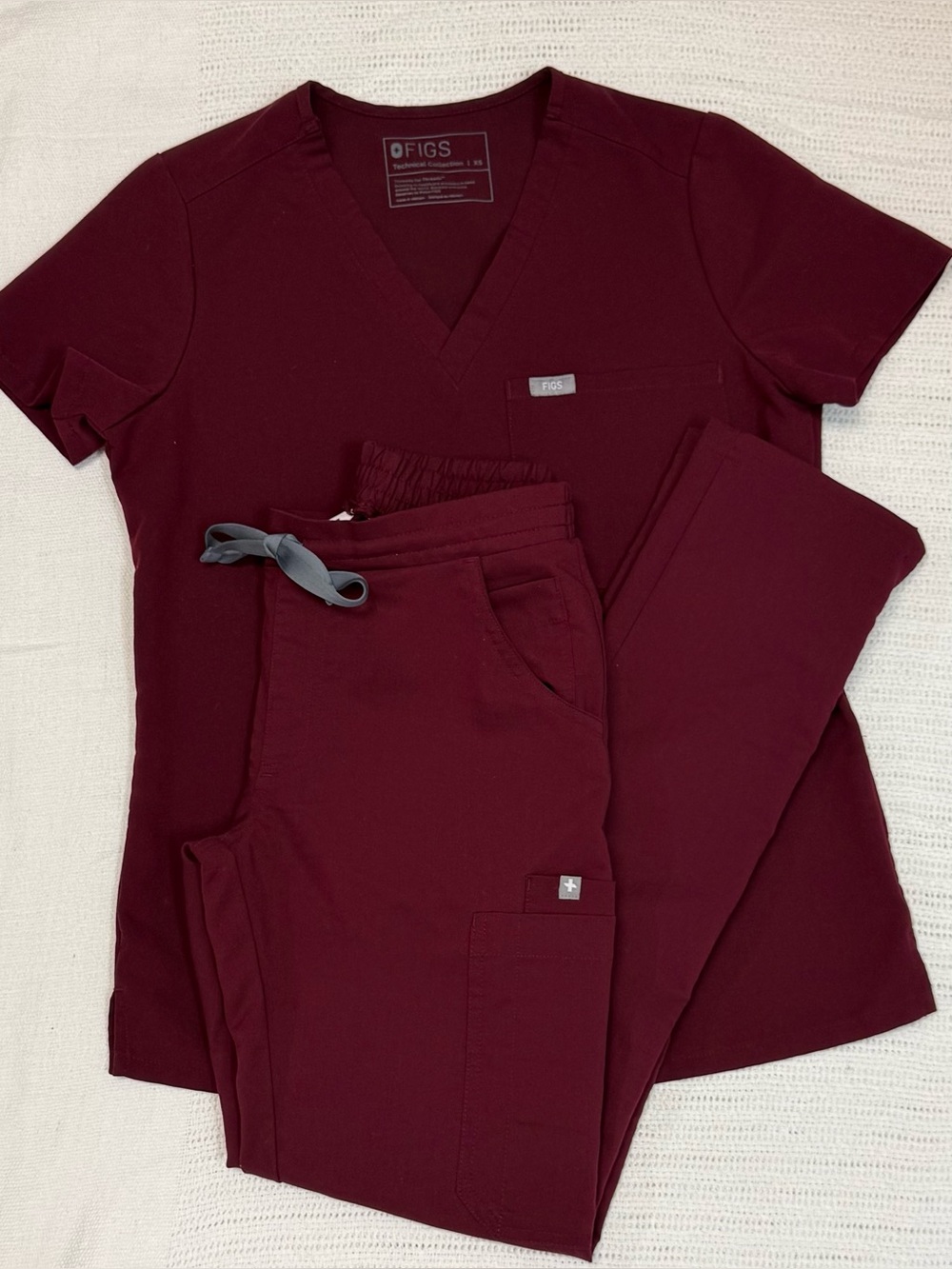 FIGS Burgundy Women’s Scrub Set XS Catarina Top + XXS Yola Skinny Pants